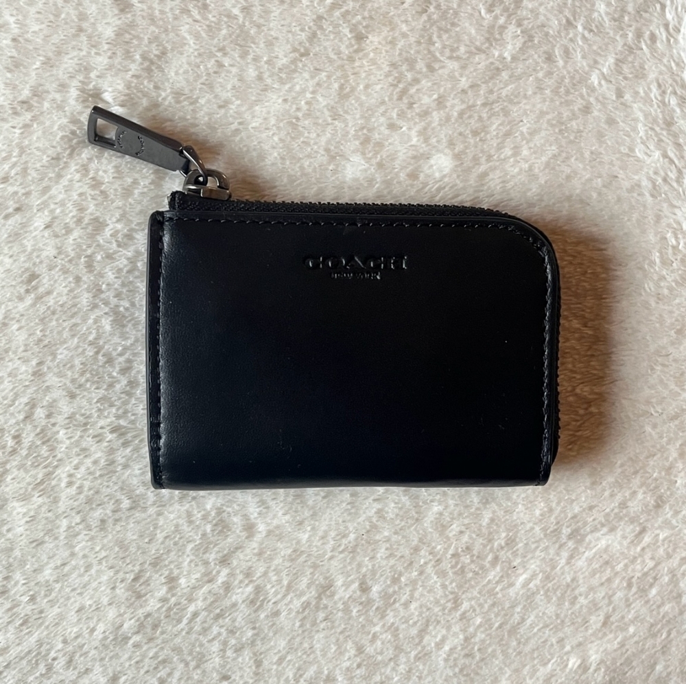 NWT COACH L ZIP KEY HOLDER